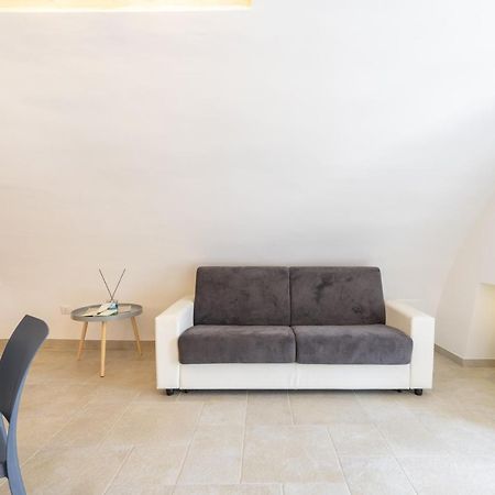 Suite La Scala Del Borgo Чистернино Экстерьер фото