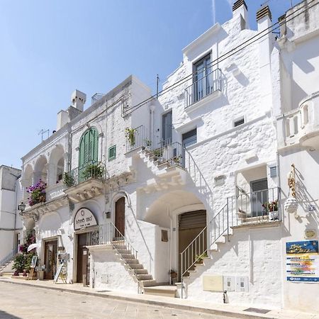 Suite La Scala Del Borgo Чистернино Экстерьер фото