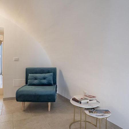 Suite La Scala Del Borgo Чистернино Экстерьер фото