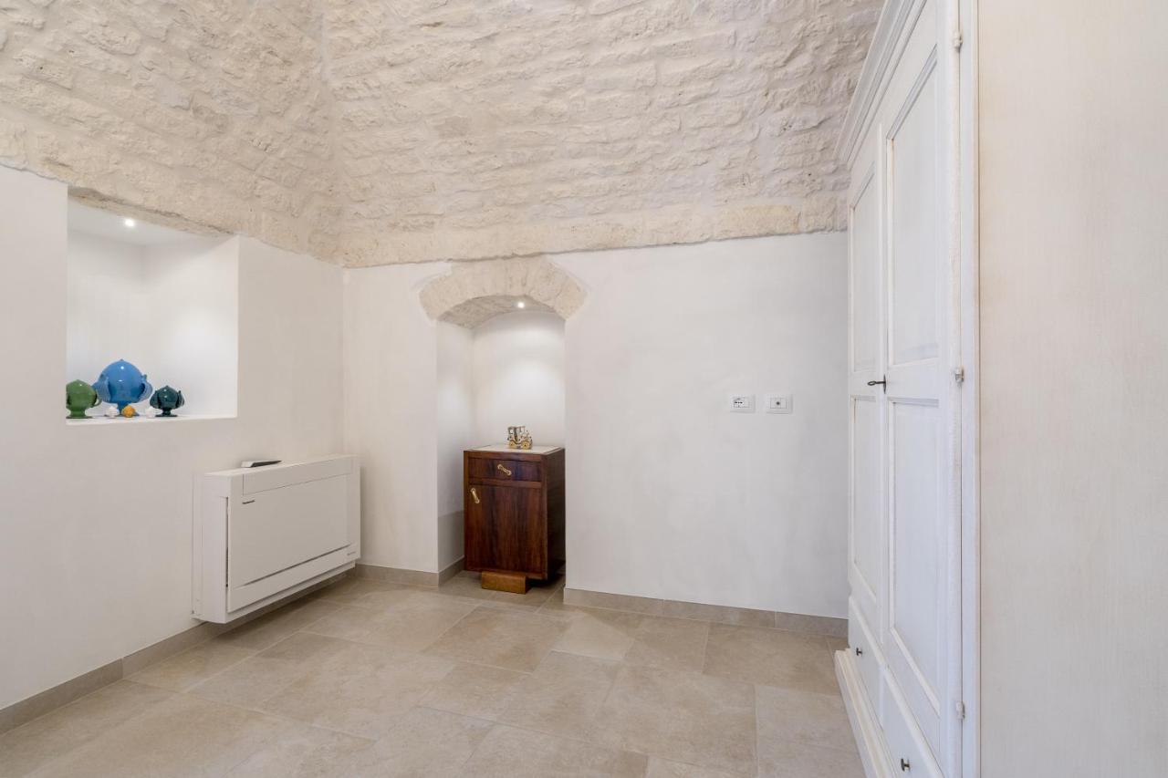Suite La Scala Del Borgo Чистернино Экстерьер фото